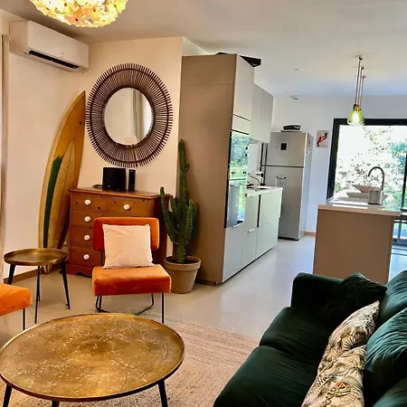Villa Dans Un Ecrin De Verdure *