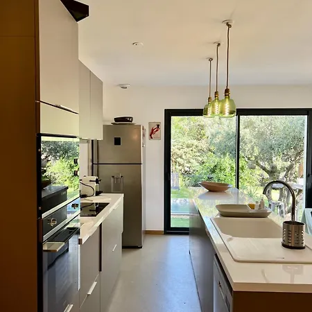 Dans Un Ecrin De Verdure Villa